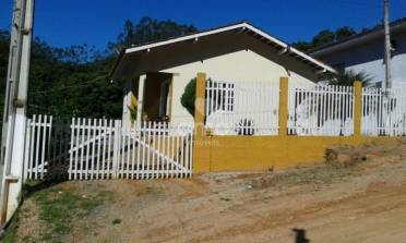 Casas - Casa Sozinha no Terreno à Venda no Bairro Águas Claras em Brusque-sc