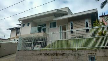 Casas - tima Casa Semimobiliado de Alvenaria em Rua Sem Sada.